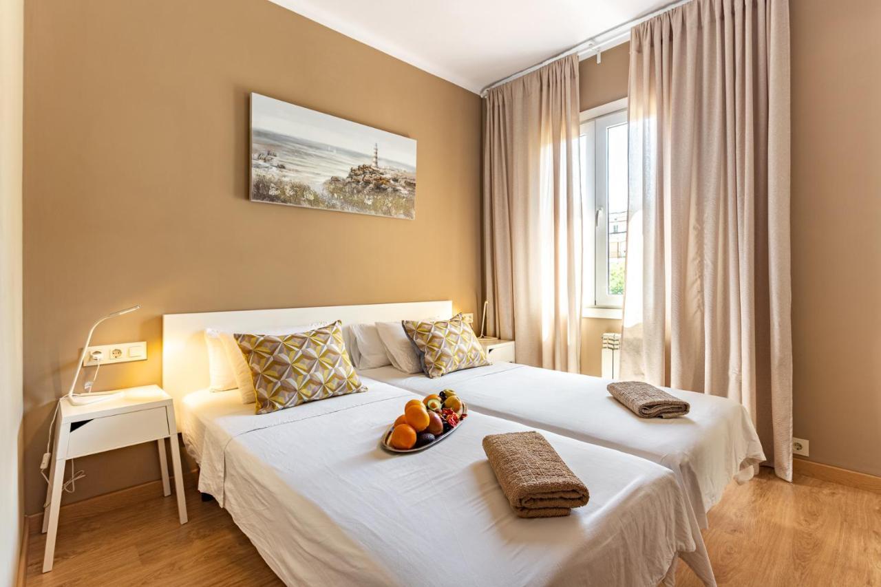 ברצלונה Three Bedrooms Apartment מראה חיצוני תמונה